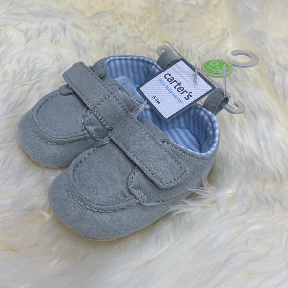 •carter’s• {little baby basics} Gray Velcro Baby booties [0-3 M] - Picture 4 of 6